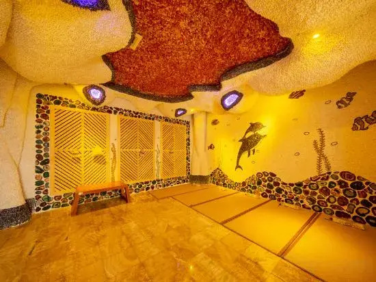 Fisher Island Holiday Hotel