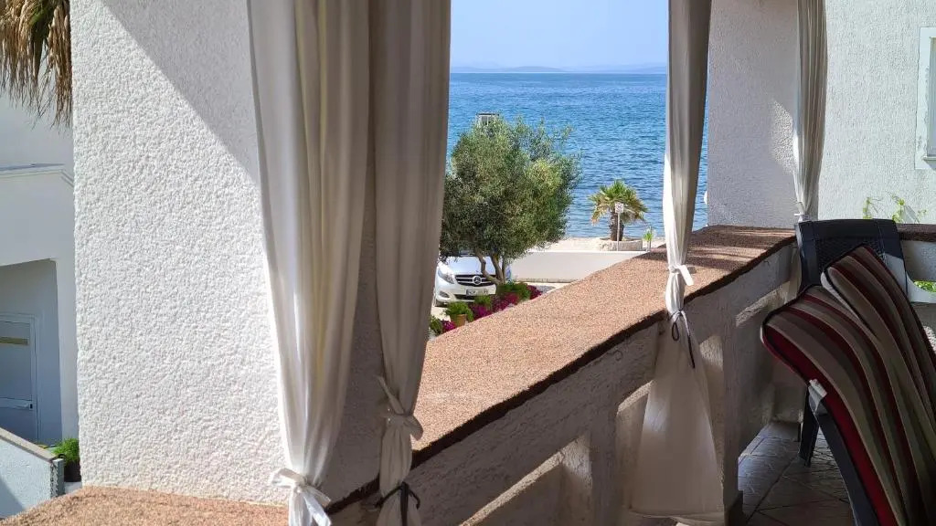 Apartment with a balcony and sea view - santek - AE1097