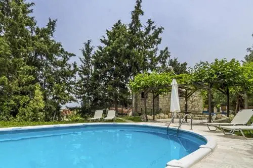 Manolis House
