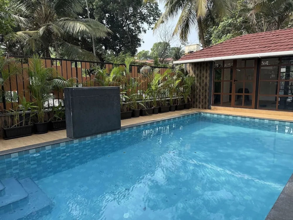 Stylish 1BR With Pool 5 Mins to Candolim Beach