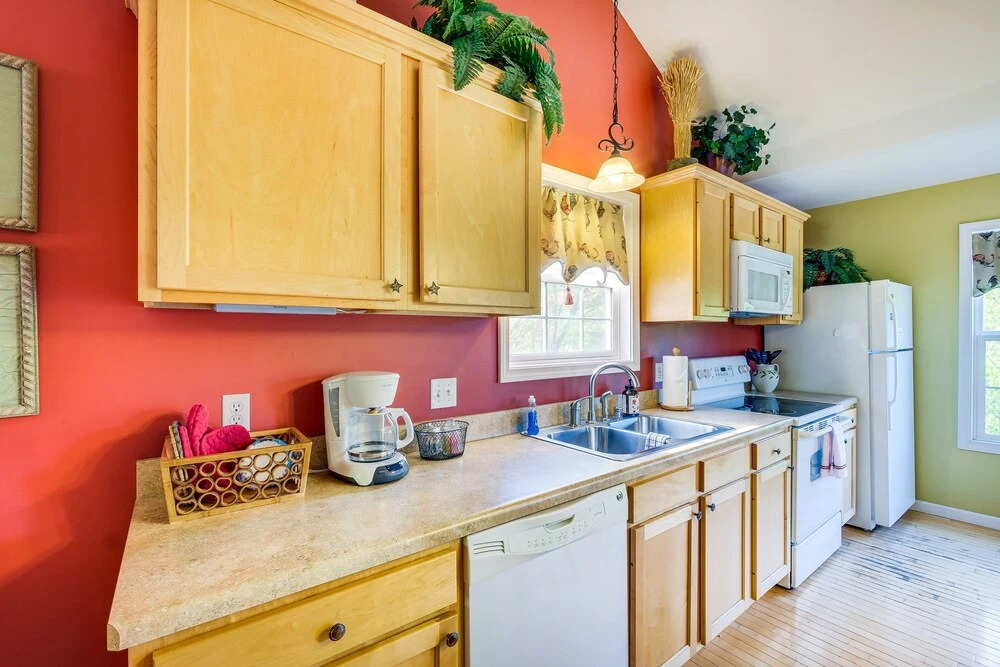 Taylorsville Cottage w/ Hot Tub & Lake Access