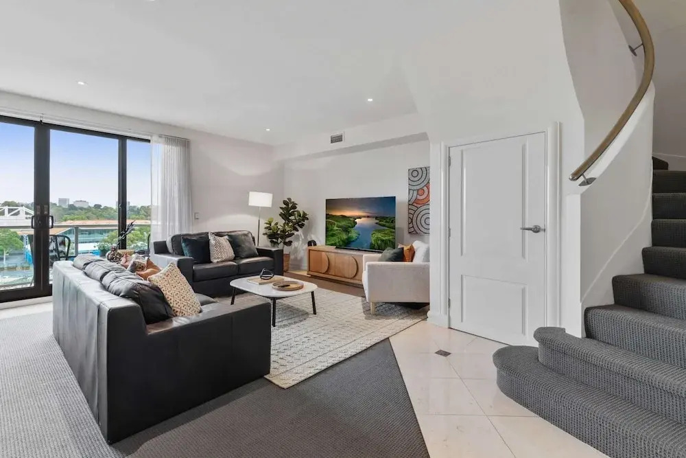 Spacious 3-bed Apartment by the MCG