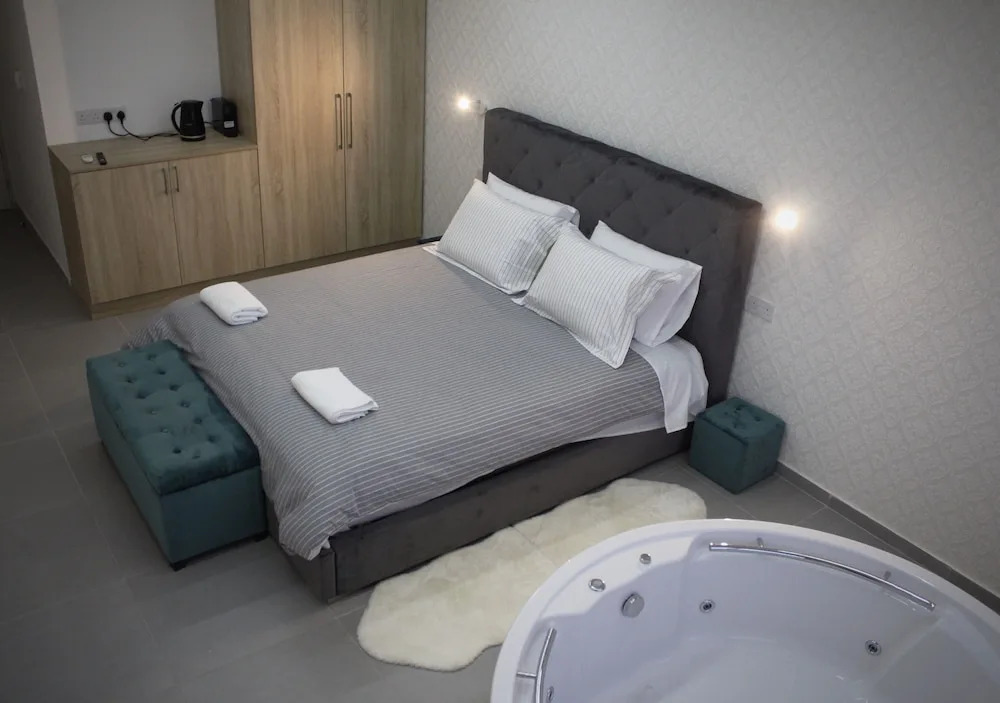 Purple Orange Luxury Suites
