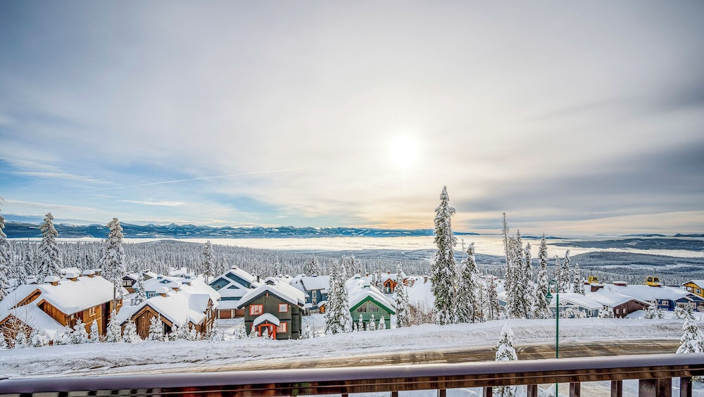 Vista at Big White Amazing Location View