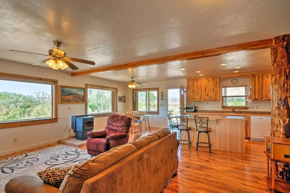 Cozy Henrieville Cabin: 18 Mi to Bryce Canyon NP!