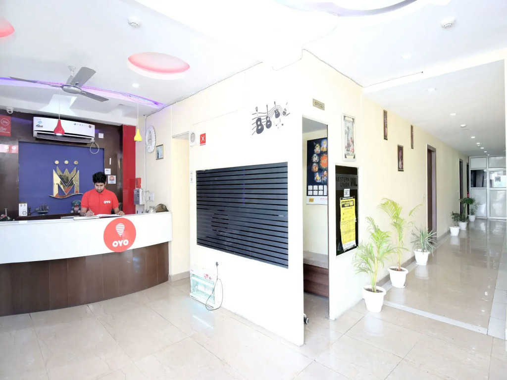 OYO 5710 The Majestic Crown Hotel