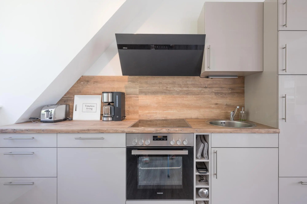 Tastefully furnished, modern and light-flooded apartment.