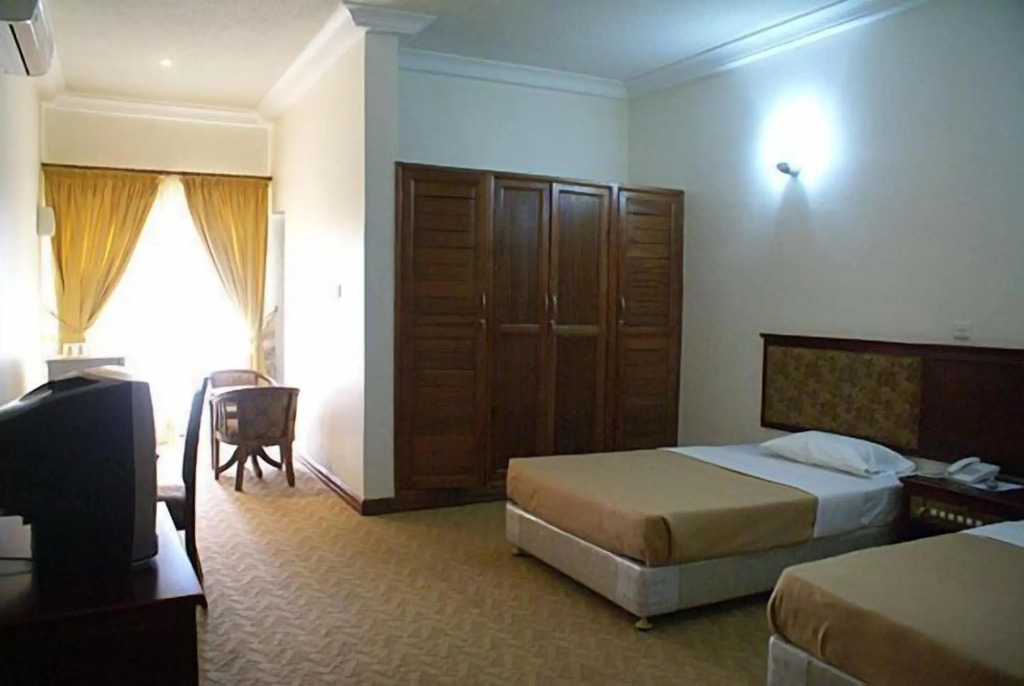 Sunlodge Hotel