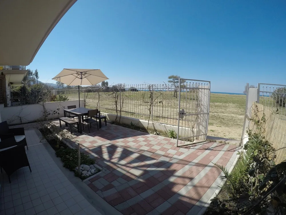 Roseto Beach Club Apartment With Garden Beach Front