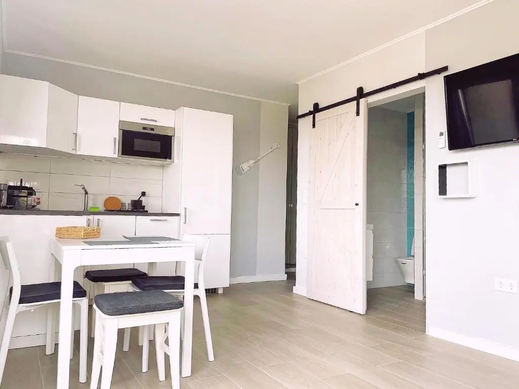 Lakeside Family & Studio Apartments