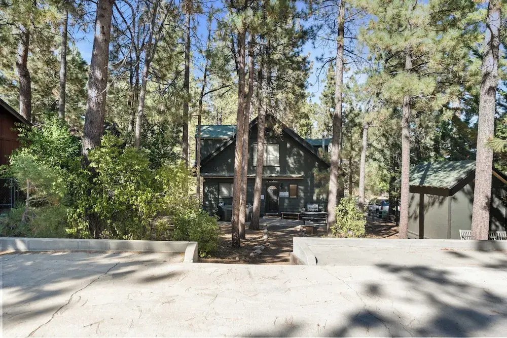 The Lakehouse Cabin