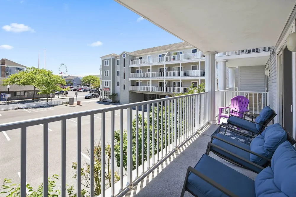 Walk to Shore! Family Condo w/ Pool in Ocean City