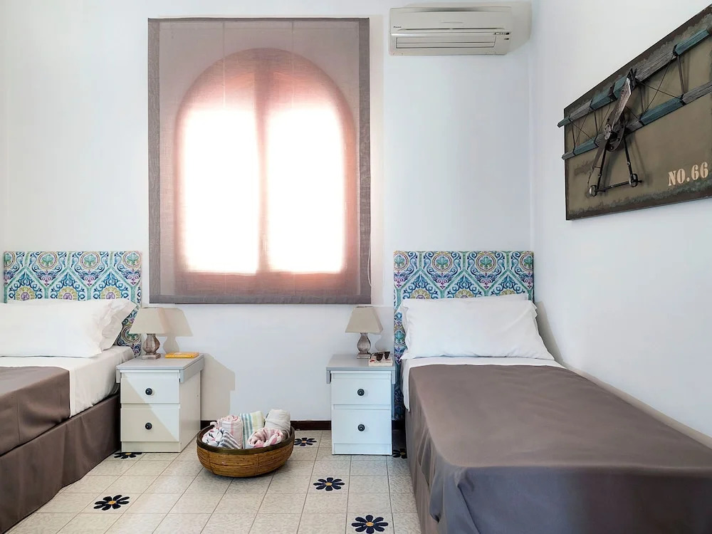 Gorgeous Villa With Whirlpool Bath and Breathless View, Near the Sea