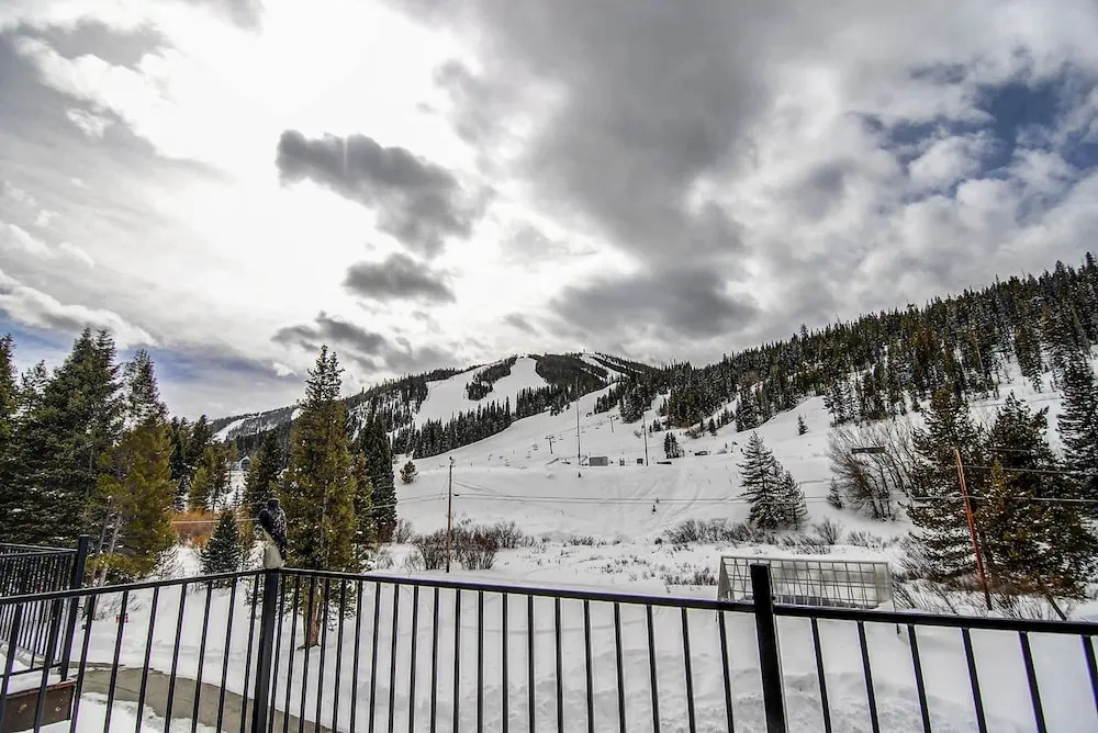 Slopeside Mountain Time Luxury Chalet by Winter Park Escapes