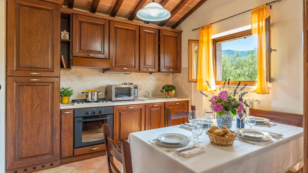 Vinciluna 4, Emma Villas