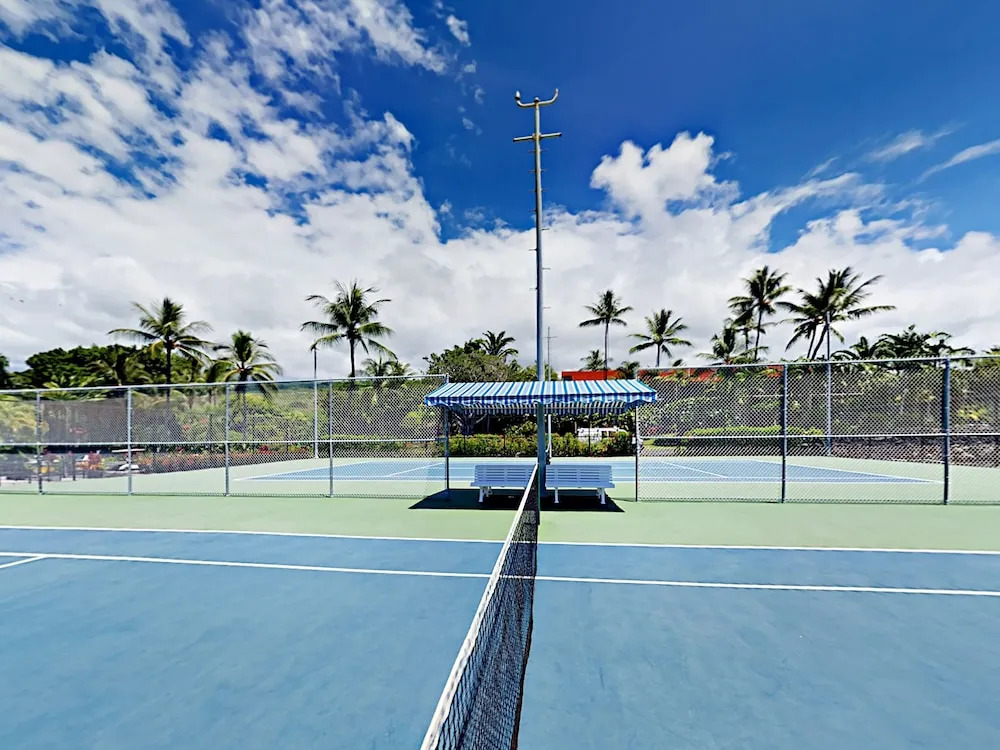 Unobstructed Oceanfront! 2br + Loft W/ Lanai, Pool 2 Bedroom Condo