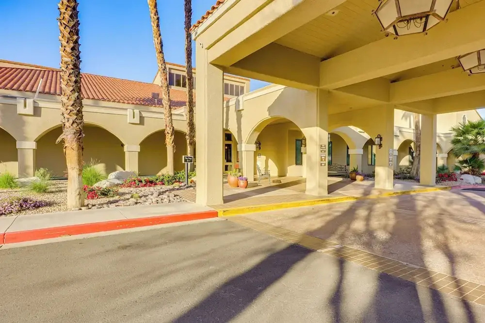 Patio, Grill & Pool Access: Palm Desert Retreat!