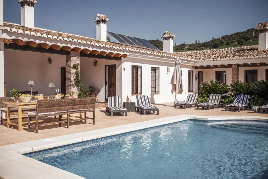 Cortijo Cantares by Rosas Cantares