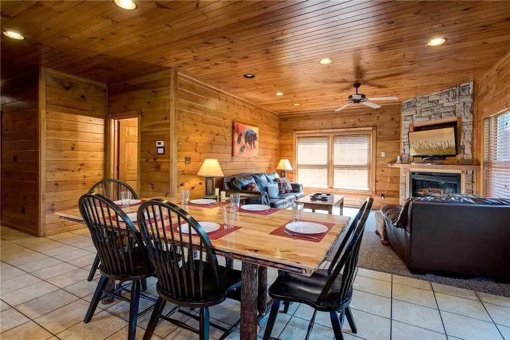 Gatlinburg Majesty 4 Bedroom Home with Hot Tub