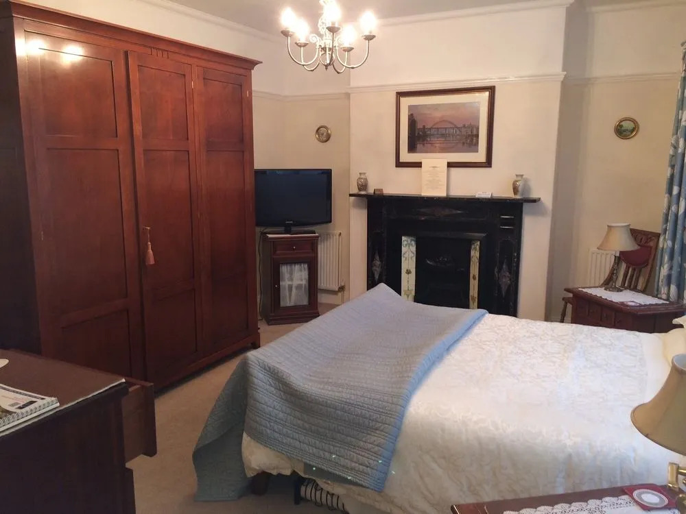Hillcrest House Bed & Breakfast