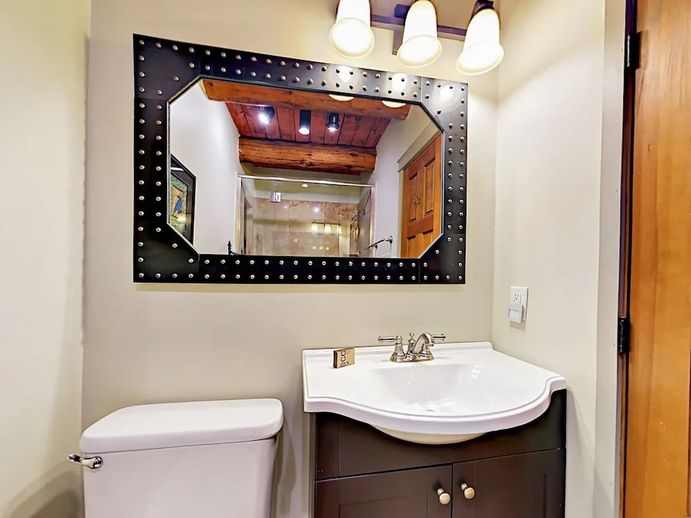 401 Geronimo Ln Home 4 Bedrooms 4.5 Bathrooms Home