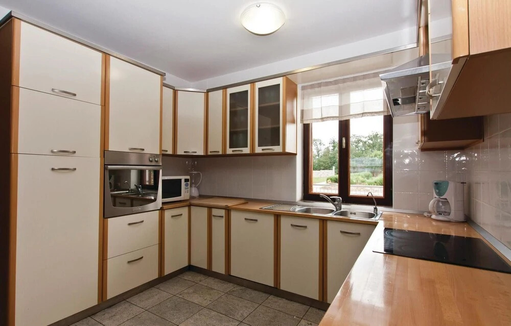 Stunning Home in Pula With Wifi and 6 Bedrooms