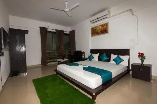 Aristo Serviced Apartment near Kokilaben Dhirubai Ambani Hospital for Family Only