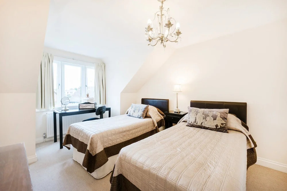 Luxury Riverside Home, Near Windsor Castle. Legoland & London Within 20 Minutes