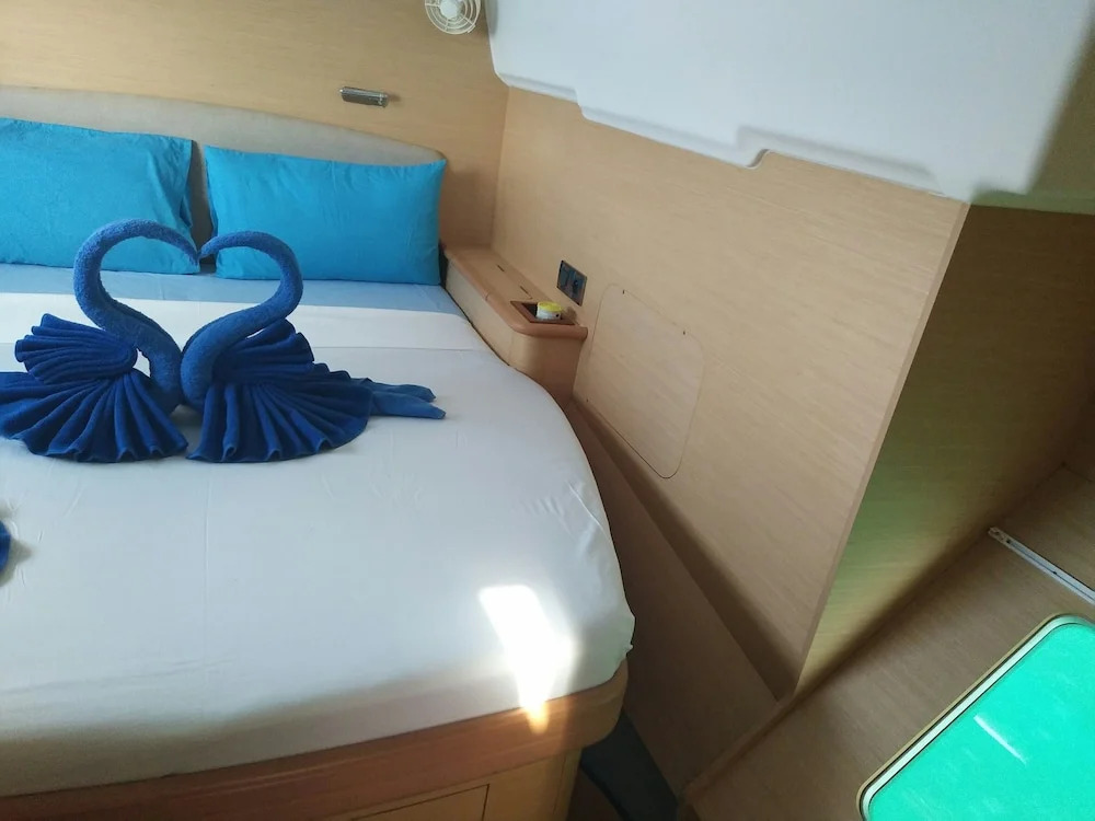 Discover Catamaran Phuket - LAGOON440