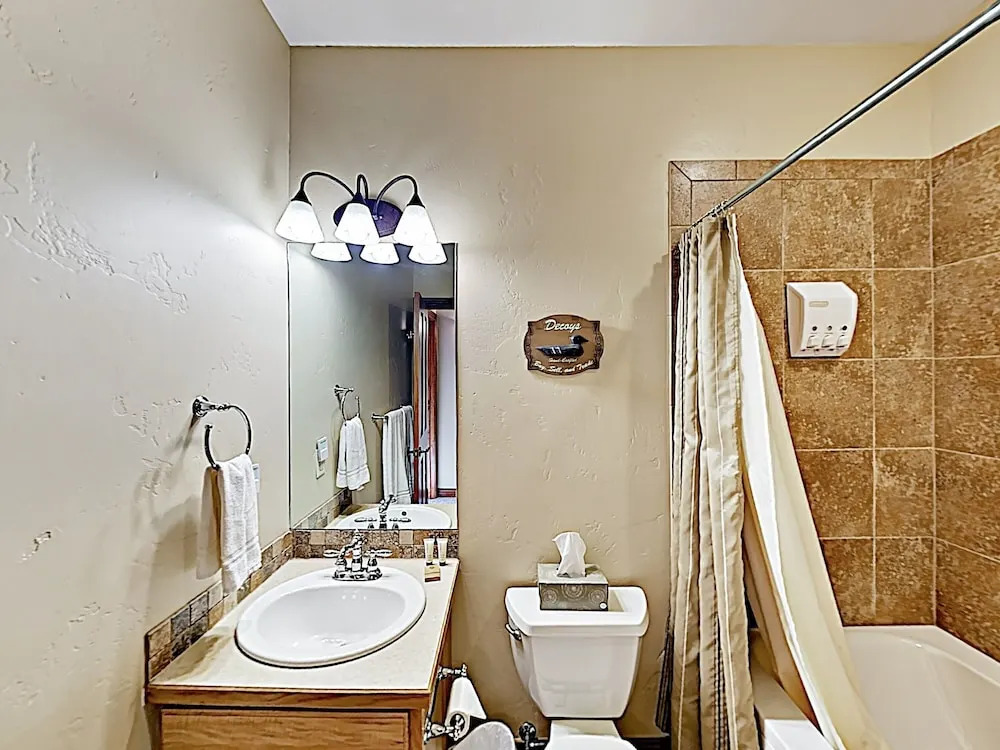 New Listing! End-unit Townhome W/ Private Hot Tub 2 Bedroom Townhouse