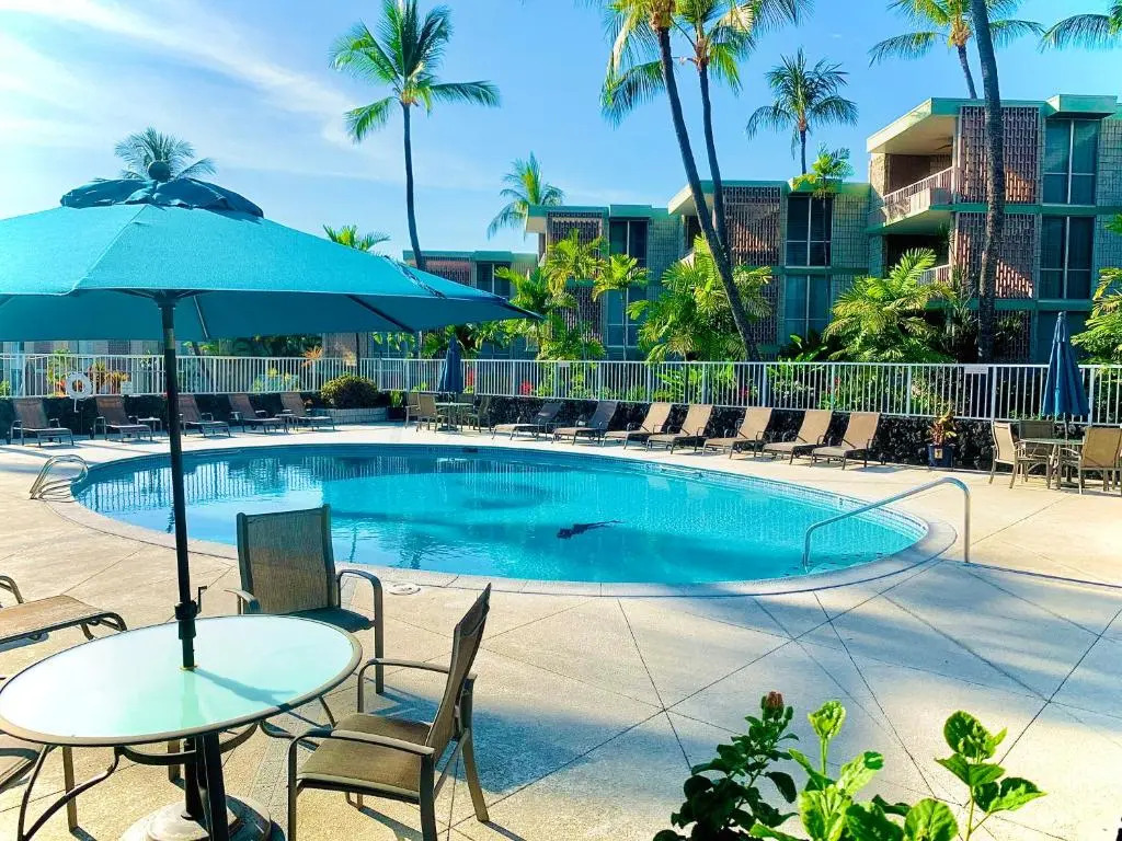 Enjoy the sunset at OCEAN FRONT 1BR Apartment - pool on site