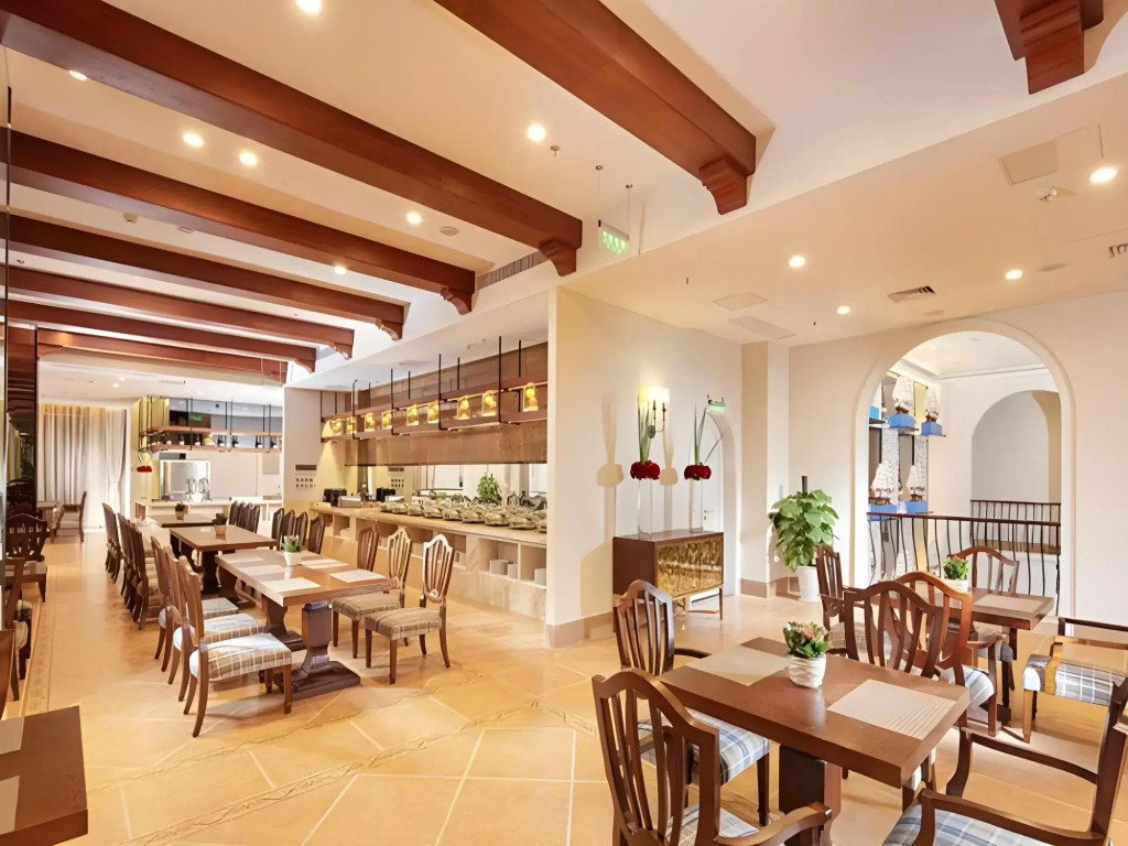 Beihai Manju Hotel (Yintan Qiaogang Folk Street Branch)