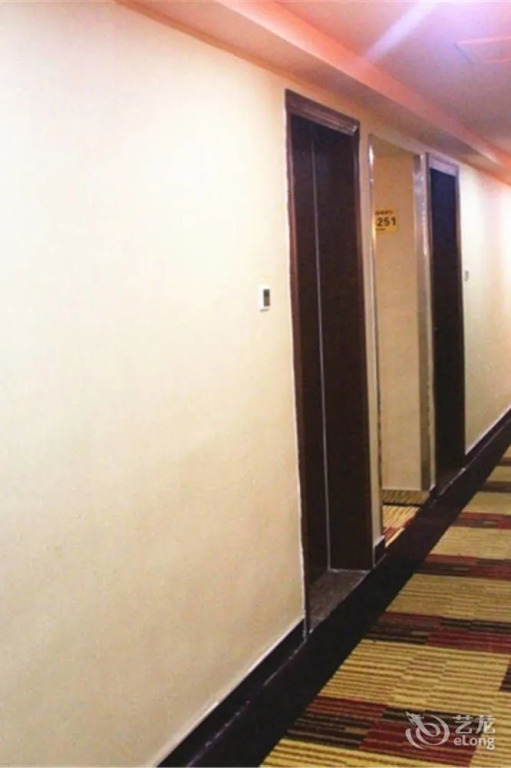 Junqiang Shangwu Hotel