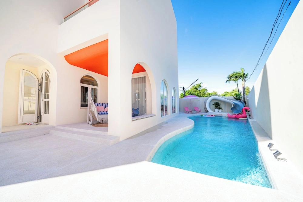 Candy House Pool Villa with KTV