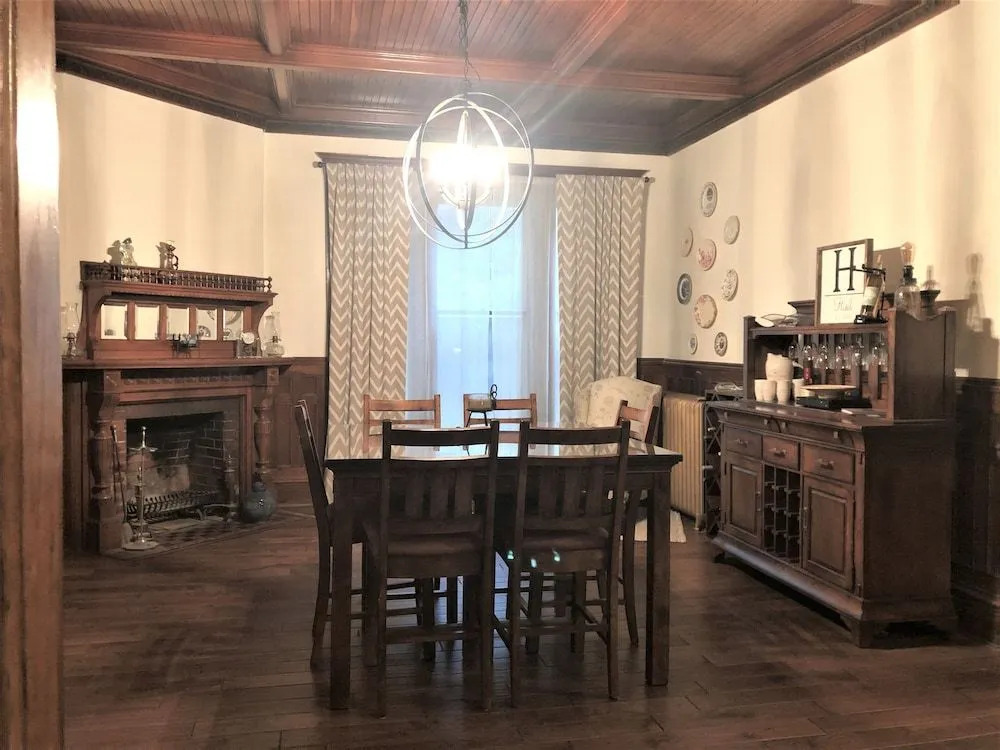 Hatch House Bed & Breakfast