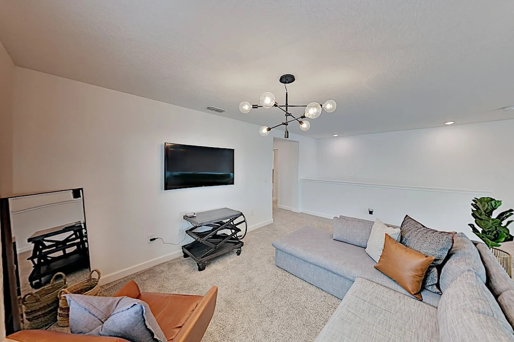 Storey Lake All-suite W/ Private Pool & Spa 5 Bedroom Home