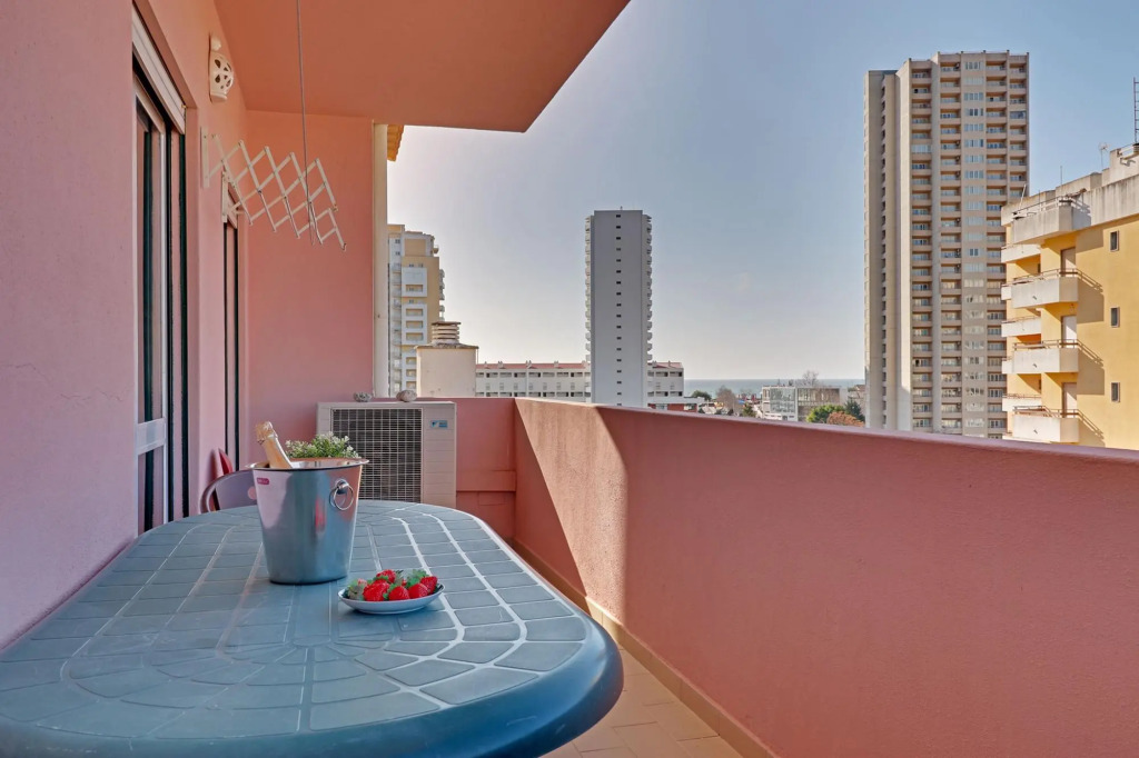 PRAIA DA ROCHA CENTRAL WITH POOL by HOMING