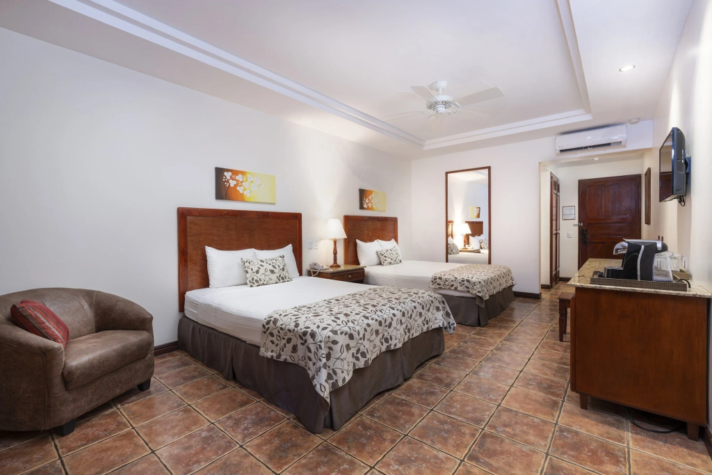 Hotel Tamarindo Diria Beach Resort