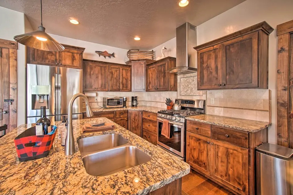 McCall Home + Hot Tub ~ 2 Mi to Payette Lake