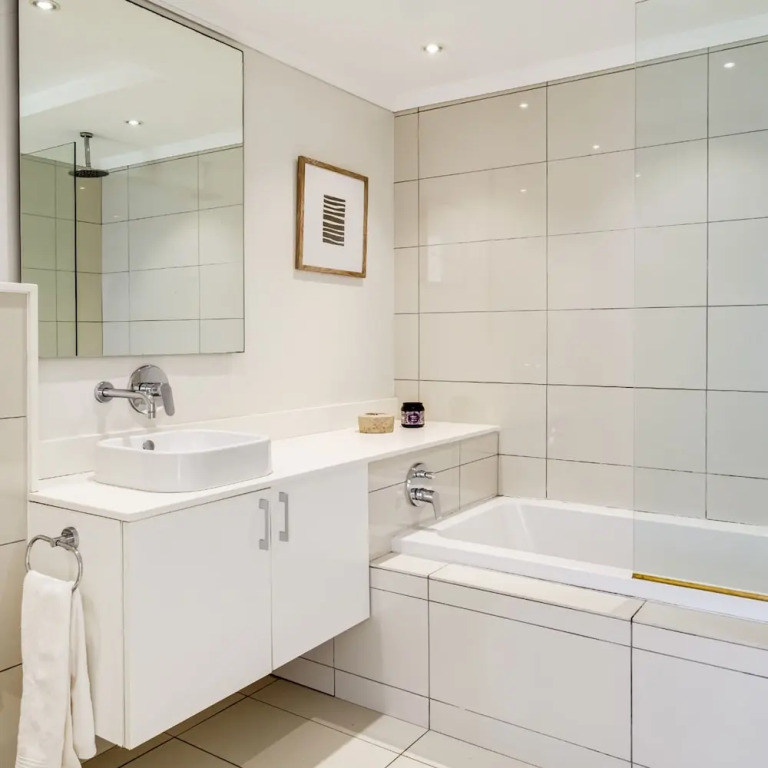 Tranquil Escape in Sea Point Aureto