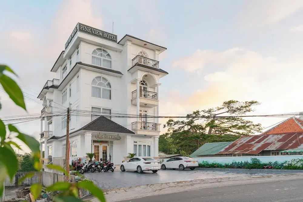 PINE VIEW Hotel Dalat