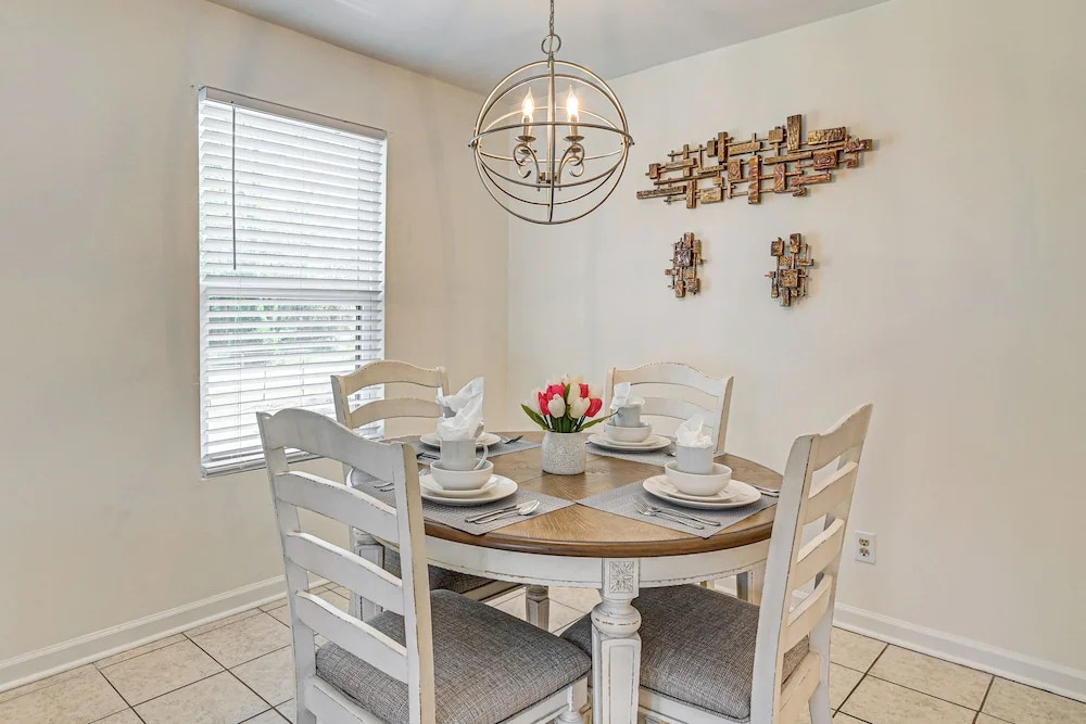 Myrtle Beach Condo: Balconies, Walk to Beach!