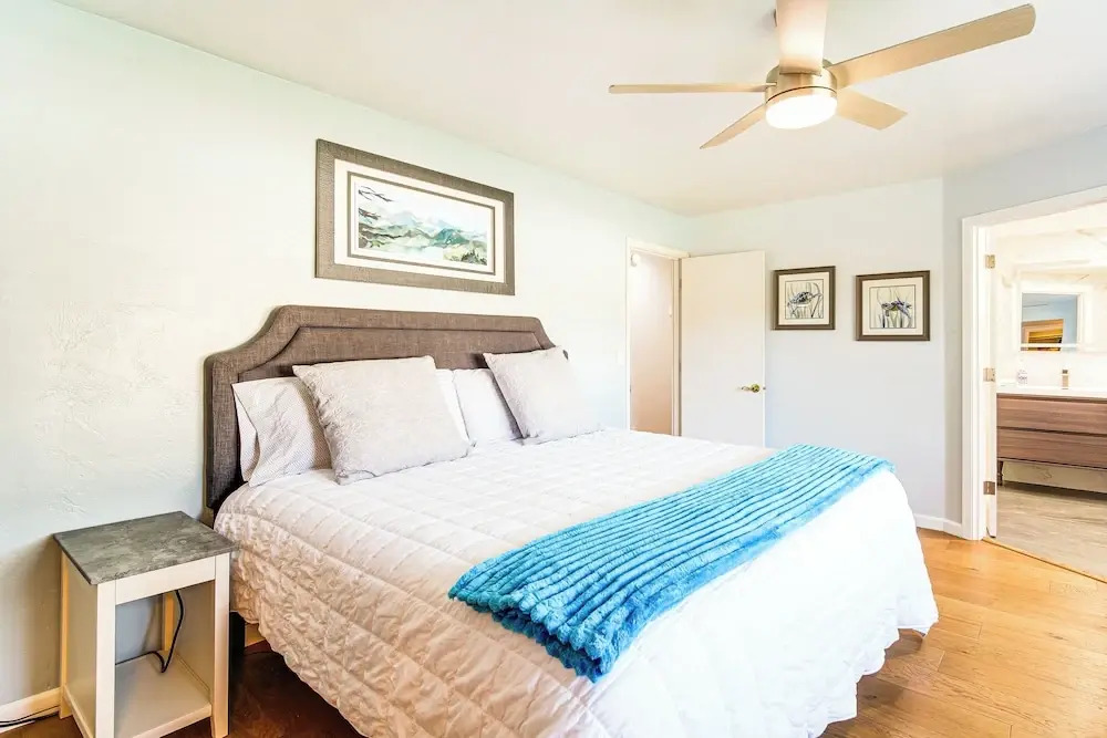 Lovely Riverfront Grants Pass Home: Pool & Hot Tub