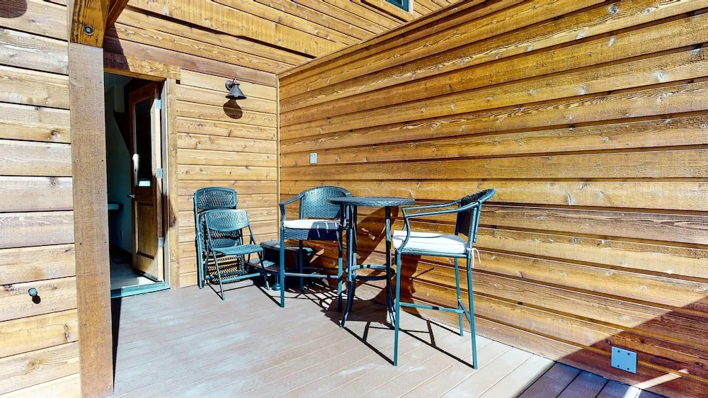 Lakeview Townhomes #5 3 Bedroom Townhouse by RedAwning