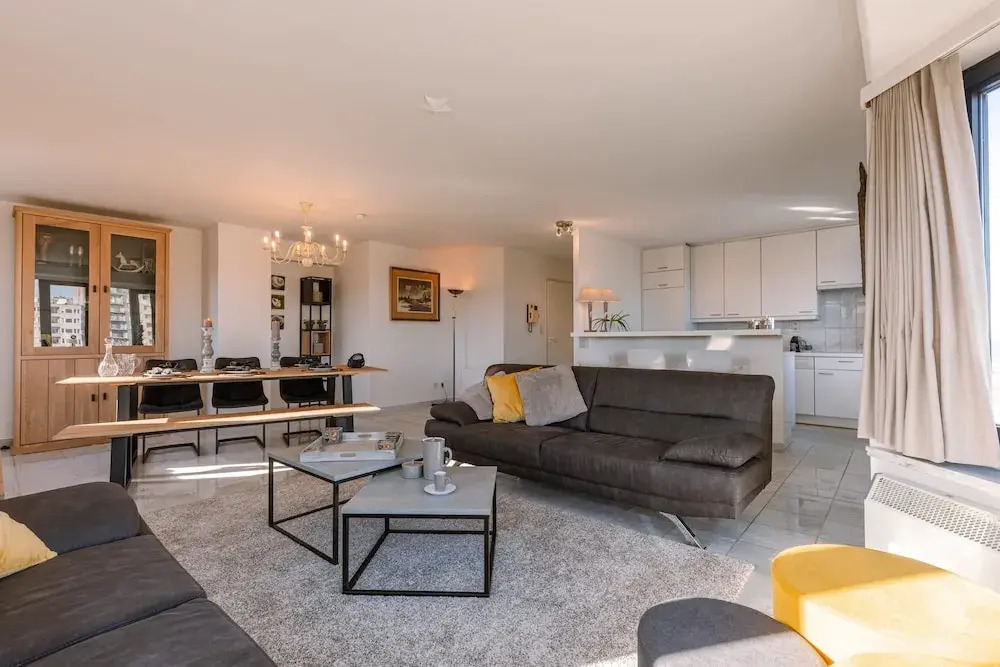 Spacious Modern sea View Apartment With Garage