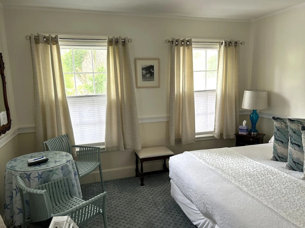 Harborview Inn