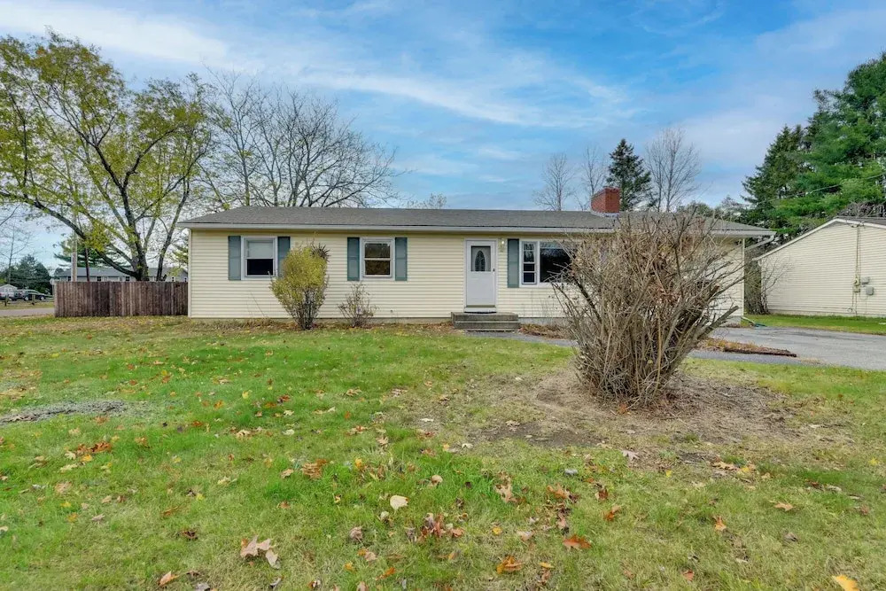 15 Mi to Cochran's Ski Area: Cozy Home w/ Yard!