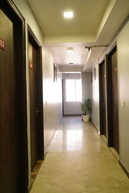 Roomshala Hotel Seven Near Aims