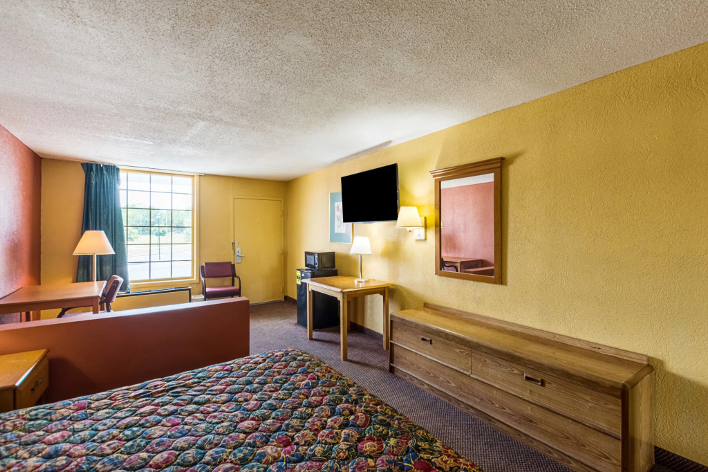 Rodeway Inn & Suites