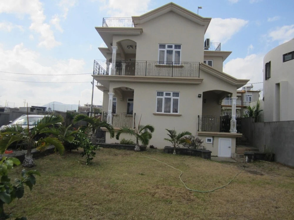House With 4 Bedrooms in Flic en Flac, With Wonderful sea View and Enc